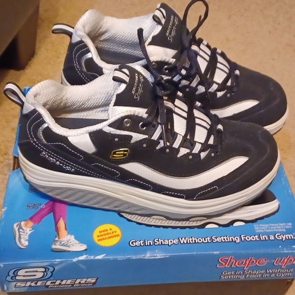 Size 9.5 sketches shape ups - Picture 2 of 4